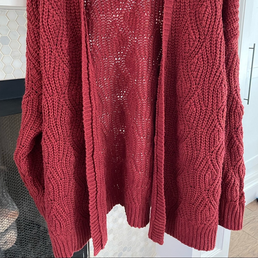 Red universal thread cardigan